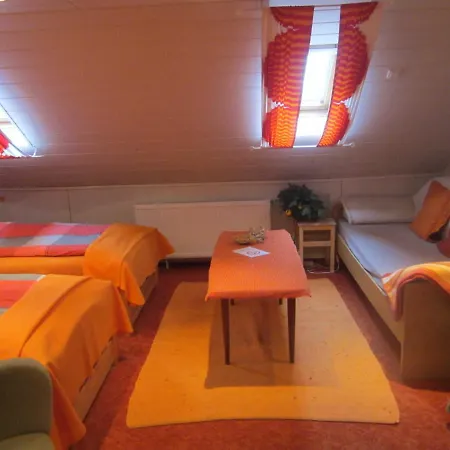 Antonia, 15110 לייר