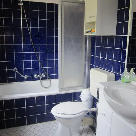 Antonia, 15110 * לייר