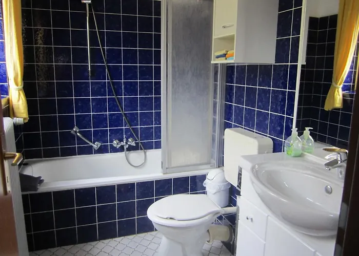 Antonia, 15110 * 里尔